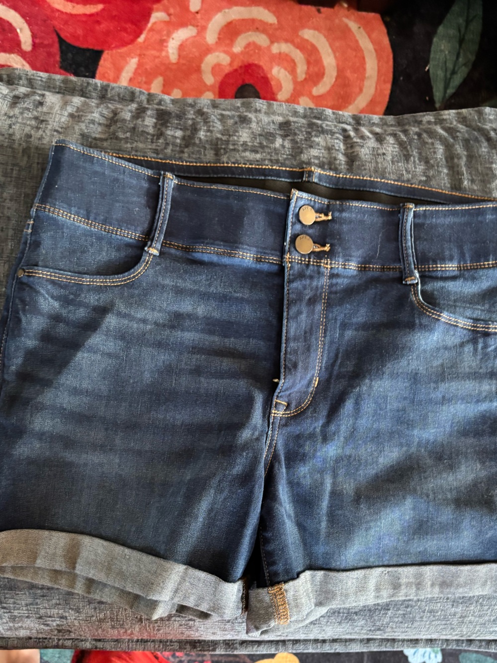 Apt. 9 women’s stretch shorts size 14 dark Blue  Jeans